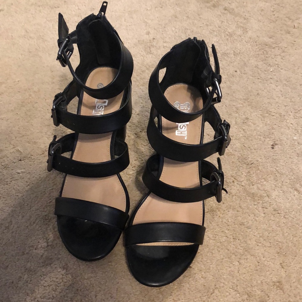Size 7 Stylish High Heel with Buckles - Picture 2 of 3